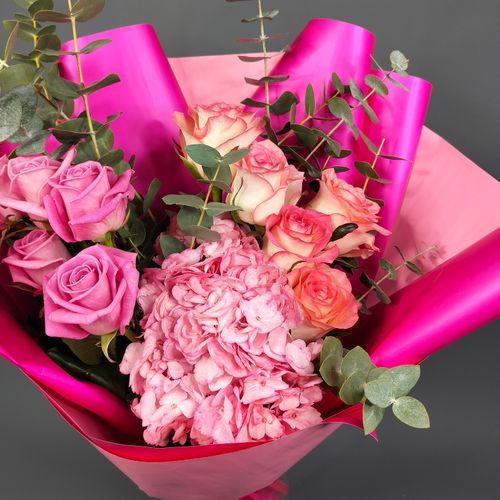 Фото флориста 1: Розы и гортензии