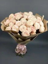 Фото флориста 2: Букет из 17 кустовых пионовидных роз