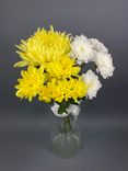 Фото флориста 1: 1 белая кустовая хризантема