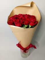 Фото флориста 1: Букет из 15 красных роз в крафте, 40см