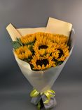 Фото флориста 2: Букет из 7 подсолнухов «Пусть всегда будет солнце»