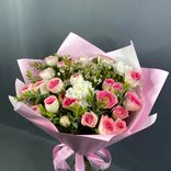 Фото флориста 1: Букет из роз, гвоздик и статицы «Секрет сердца»