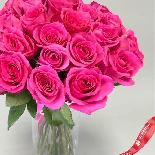 Фото 4: Букет из 25 малиновых роз под ленту, 50 см