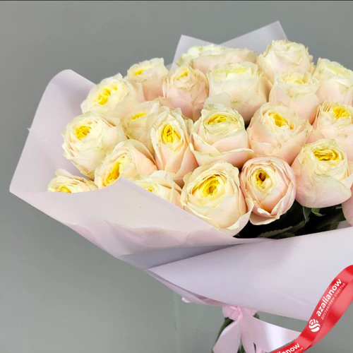 Фото 3: Букет из 25 пионовидных роз Эквадор в розовой упаковке, 50 см