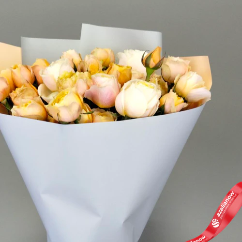 Фото 5: Букет «Мираж» из 10 пионовидных кустовых и 5 одноголовых роз, 50 см