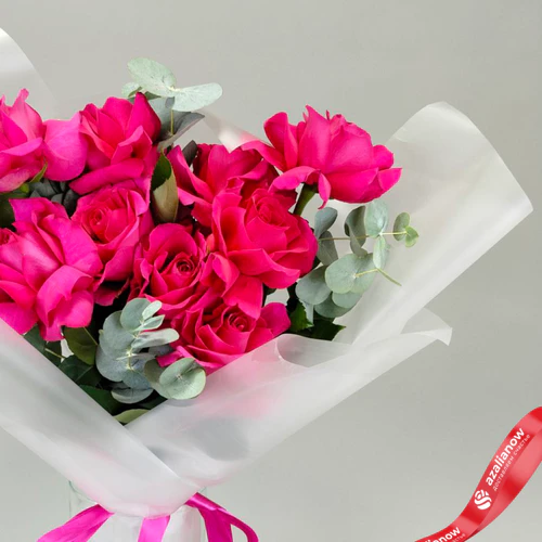 Фото 3: Премиальный букет «Виктория» из 9 вывернутых розовых роз с эвкалиптом в прозрачной плёнке, 50 см