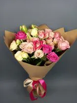Фото флориста 2: Букет из 9 кустовых роз микс в крафте