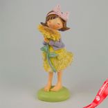 Маленькое фото 1: Сувенир «Девочка с подсолнухом» (полирезин), H19,5x8х8,5см, сиреневый