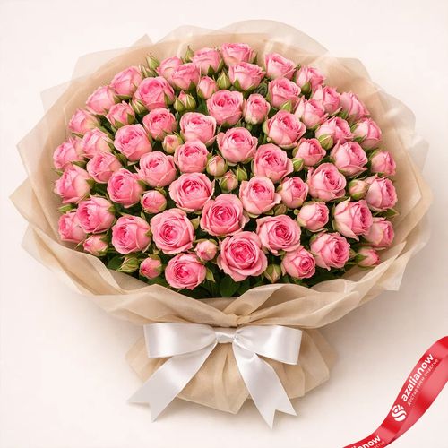 Фото 4: Букет из 51 кустовых розовых роз в бежевой пленке с лентой