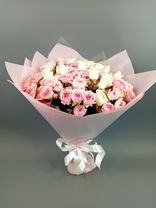 Фото флориста 6: Букет из кустовых белых и розовых роз «Время любить»