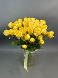 Фото флориста 1: 15 кустовых желтых роз, Россия