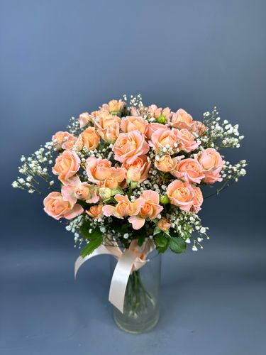 Фото флориста 6: Букеты из роз и гипсофил