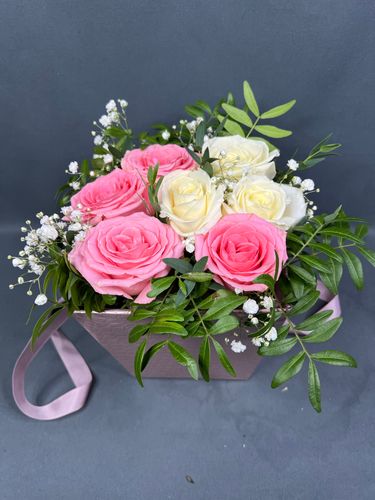 Фото флориста 1: Цветы в сумочке композиция