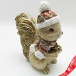 Маленькое фото 1: Сувенир «Белка» (полирезин), Н13,5х12х6,5см, кремовый/золотой