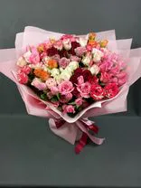 Фото флориста 2: Букет из 39 роз микс в розовой пленке