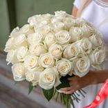 Маленькое фото 1: Букет из 39 белых роз «Мондиаль», 50см, Эквадор. Сервис доставки цветов AzaliaNow