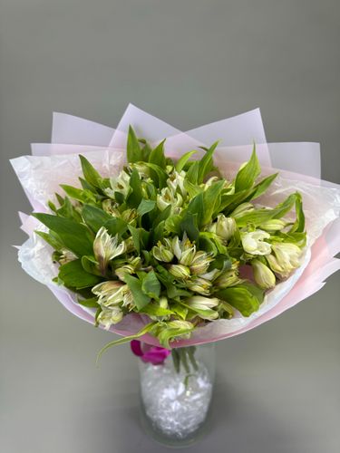 Фото флориста 3: Букеты из ирисов и альстромерий