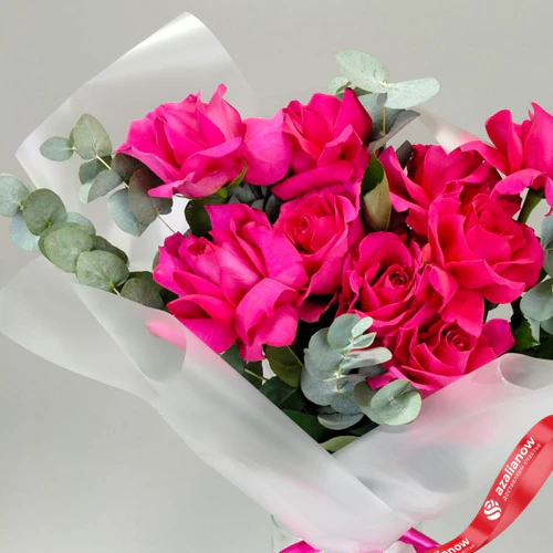 Фото 4: Премиальный букет «Виктория» из 9 вывернутых розовых роз с эвкалиптом в прозрачной плёнке, 50 см