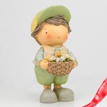 Маленькое фото 1: Сувенир «Мальчик с корзинкой» (полирезин), H17,5x8x10см, цв. в асс.