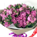 Маленькое фото 4: Букет из 15 кустовых пионовидных розовых роз, в пленке с зеленью
