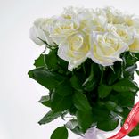 Маленькое фото 2: Акция! Букет из 19 белых роз «Первое свидание». Сервис доставки цветов AzaliaNow