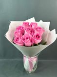 Фото флориста 1: Акция! Букет из 9 роз в белой бумаге «Секрет роз»