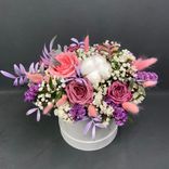 Фото флориста 2: Букет из премиум роз, гипсофилы, статицы, сухоцветов «Созвучие цветов»
