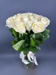 Фото флориста 1: Букет из 25 белых роз, 50 см, Россия