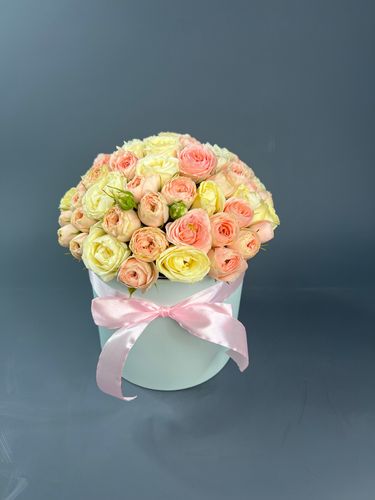 Фото флориста 1: Пионовидные розы в коробке