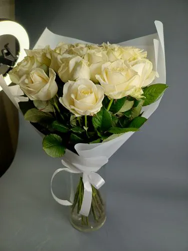 Фото флориста 1: 25 роз