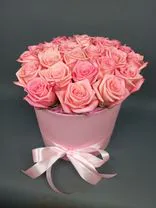 Фото флориста 3: Букет из 25 розовых роз в розовой коробке
