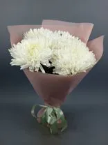 Фото флориста 1: Букет «Лира» из 5 белых хризантем в пленке