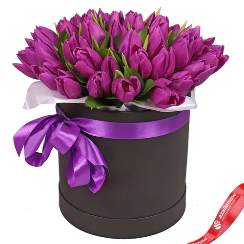Фото 1: Букет из 35 фиолетовых тюльпанов в темно-серой коробке. Сервис доставки цветов AzaliaNow