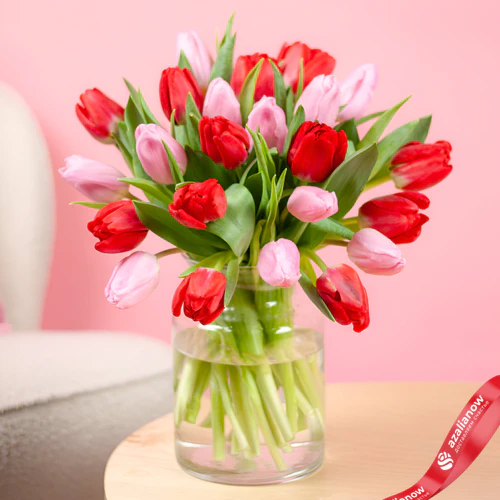 Фото 2: Букет из 11 красных и 10 розовых тюльпанов. Сервис доставки цветов AzaliaNow