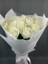 Фото флориста 1: Букет из 19 белых роз в белой бумаге