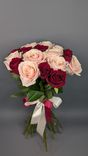 Фото флориста 5: Букет из 25 красных и белых роз