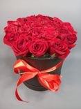 Фото флориста 1: Букет из 25 красных роз в черной коробке