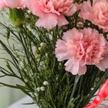 Маленькое фото 5: Букет из 11 розовых гвоздик с лентой. Сервис доставки цветов AzaliaNow