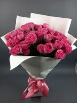 Фото флориста 6: Букет из 9 кустовых пионовидных красных роз