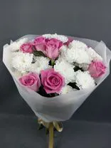 Фото флориста 1: Букет «Нежный аккорд» из белых кустовых хризантем и розовых роз