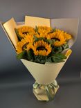 Фото флориста 4: Букет из 7 подсолнухов «Пусть всегда будет солнце»