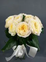 Фото флориста 5: Букет невесты из 11 кустовых пионовидных белых роз