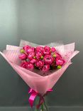 Фото флориста 4: Розовые кустовые пионовидные розы в упаковке, 7 шт.