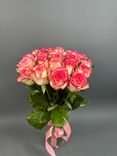 Фото флориста 1: 23 розовых розы высшего сорта