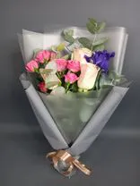 Фото флориста 6: Букет из роз и ирисов «Пушкин»