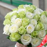 Маленькое фото 2: Букет из 39 бело-зеленых роз «Мондиаль», Эквадор, В 70см. Сервис доставки цветов AzaliaNow