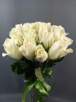 Фото флориста 5: Букет из 19 белых роз без упаковки