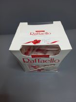 Конфеты в коробке Raffaello, с цельным миндальным орехом, в кокосовой обсыпке, 150 г. Фото флориста - 0