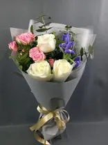 Фото флориста 2: Букет из роз и ирисов «Пушкин»