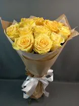 Фото флориста 1: Букет из 17 желтых роз в крафте